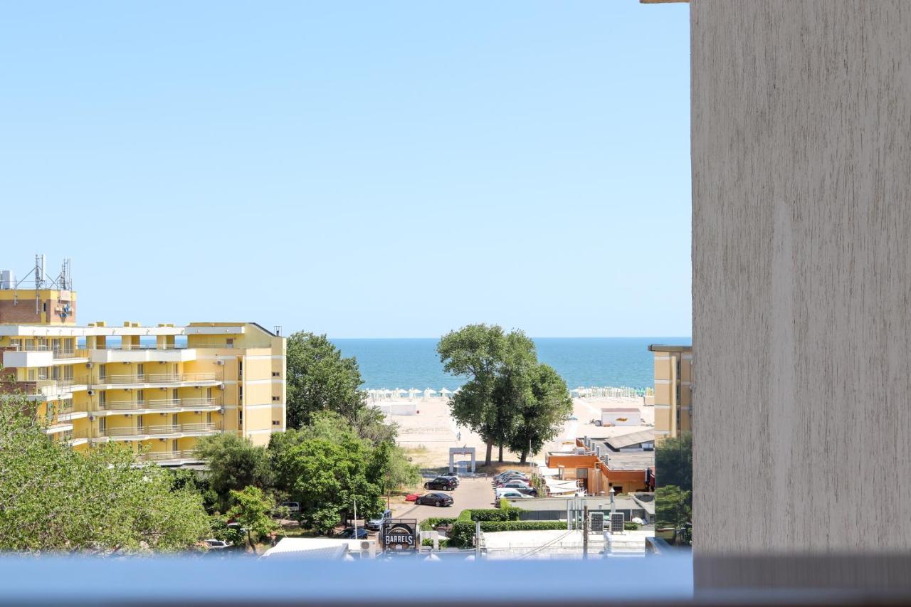Azure Sea Apartments - Bychoice Mamaia Exterior photo
