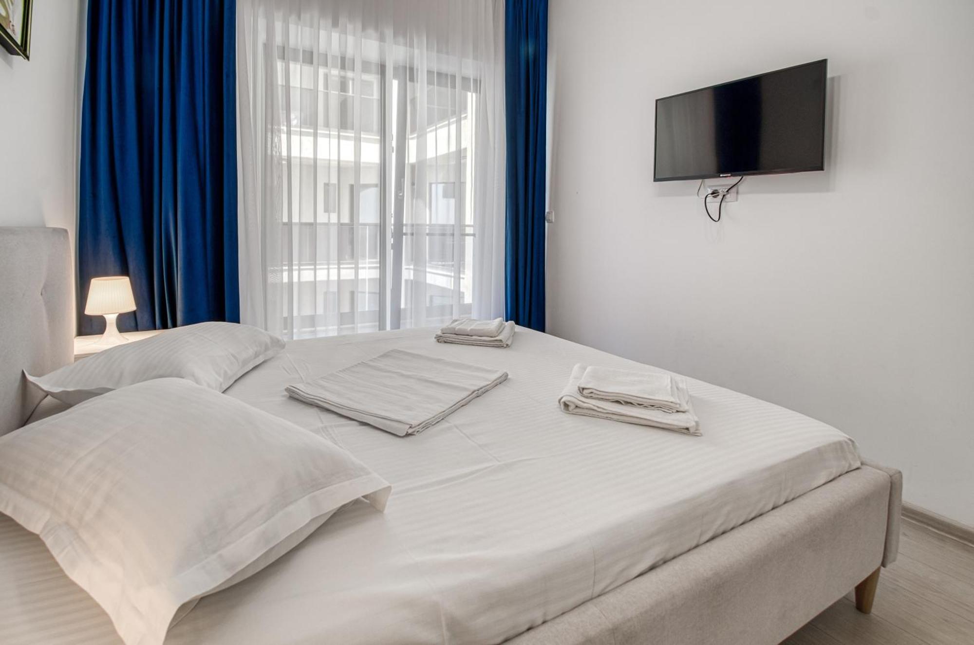 Azure Sea Apartments - Bychoice Mamaia Exterior photo