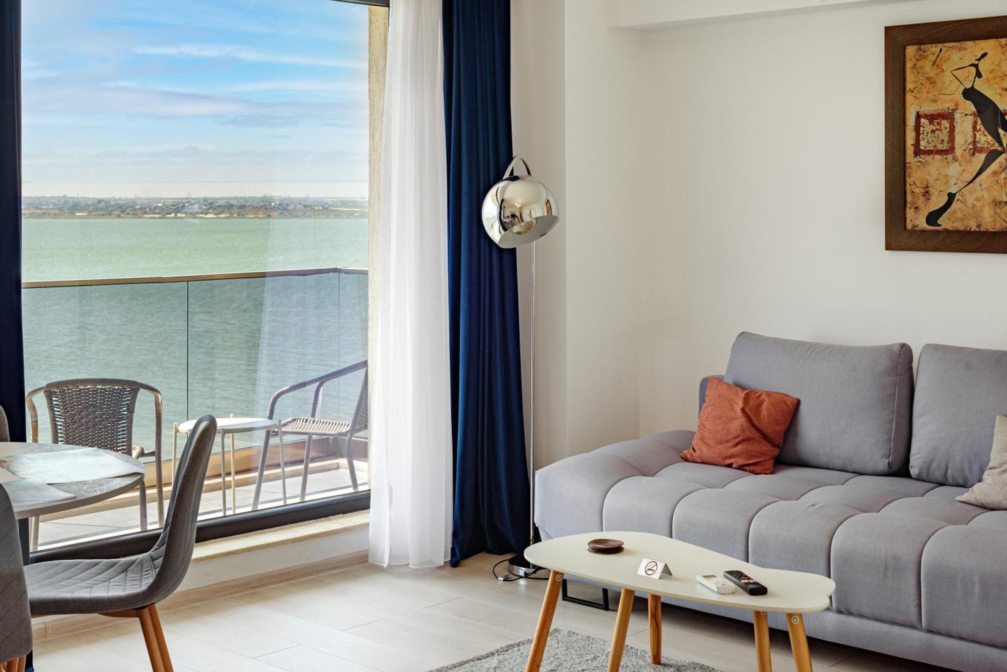 Azure Sea Apartments - Bychoice Mamaia Exterior photo